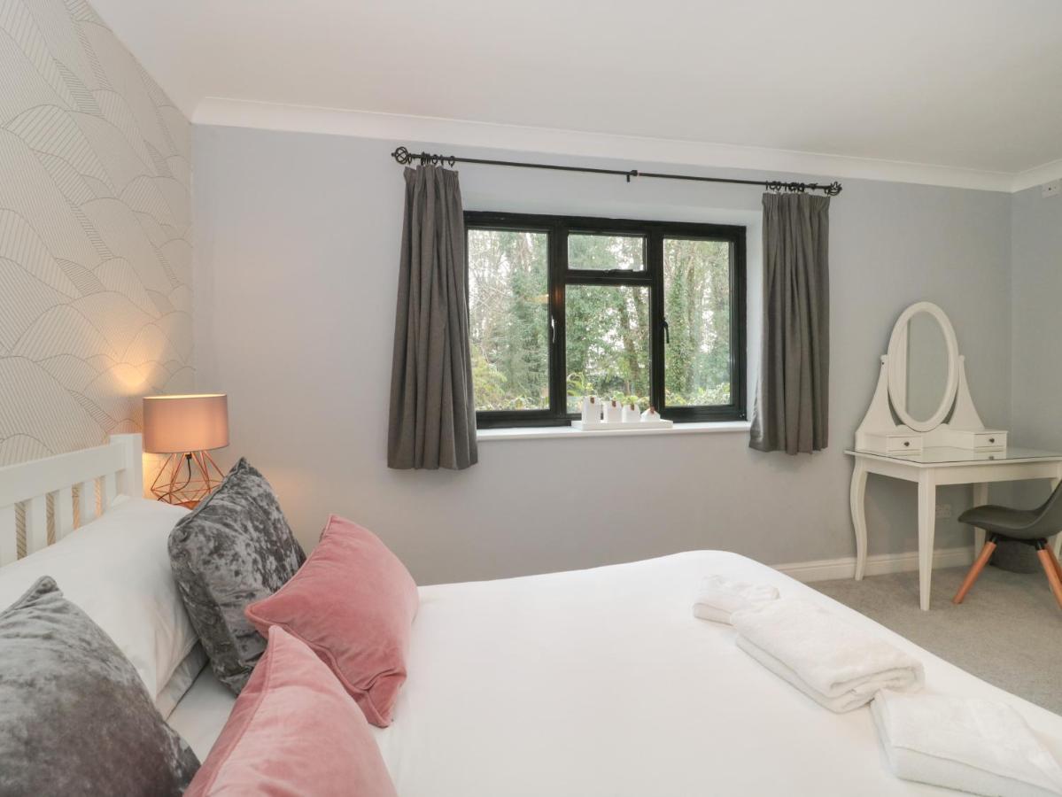 Castle View Annex Villa แวร์แรม ภายนอก รูปภาพ